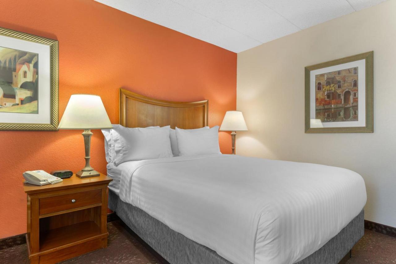 Holiday Inn Express Chicago-Downers Grove By Ihg Εξωτερικό φωτογραφία