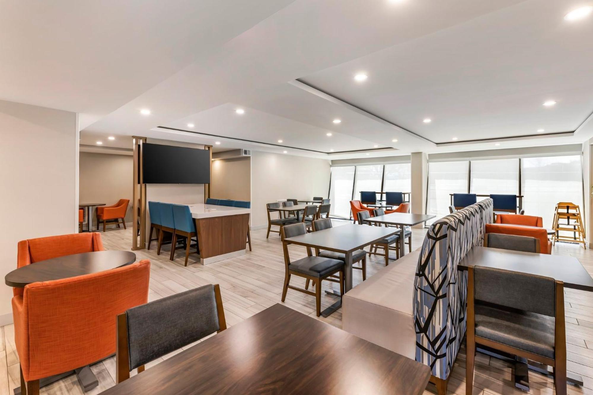 Holiday Inn Express Chicago-Downers Grove By Ihg Εξωτερικό φωτογραφία