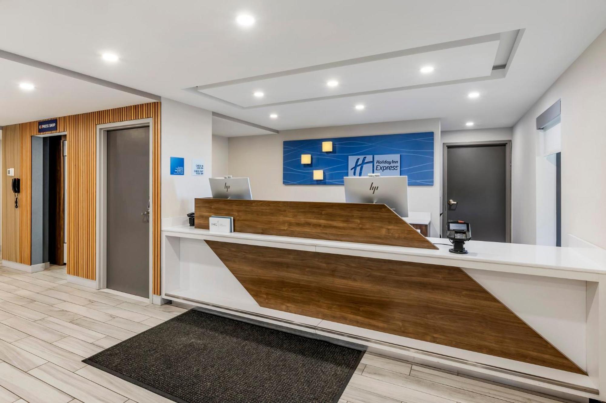 Holiday Inn Express Chicago-Downers Grove By Ihg Εξωτερικό φωτογραφία