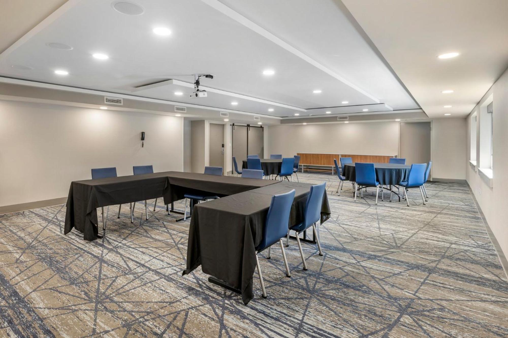 Holiday Inn Express Chicago-Downers Grove By Ihg Εξωτερικό φωτογραφία
